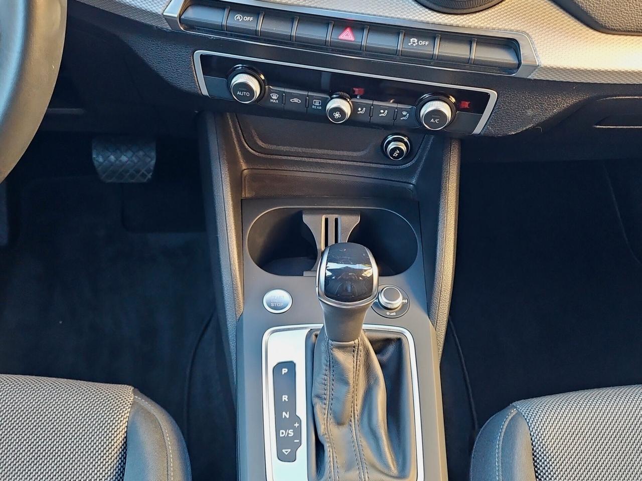 Audi Q2 35 TDI S LINE Identity Black