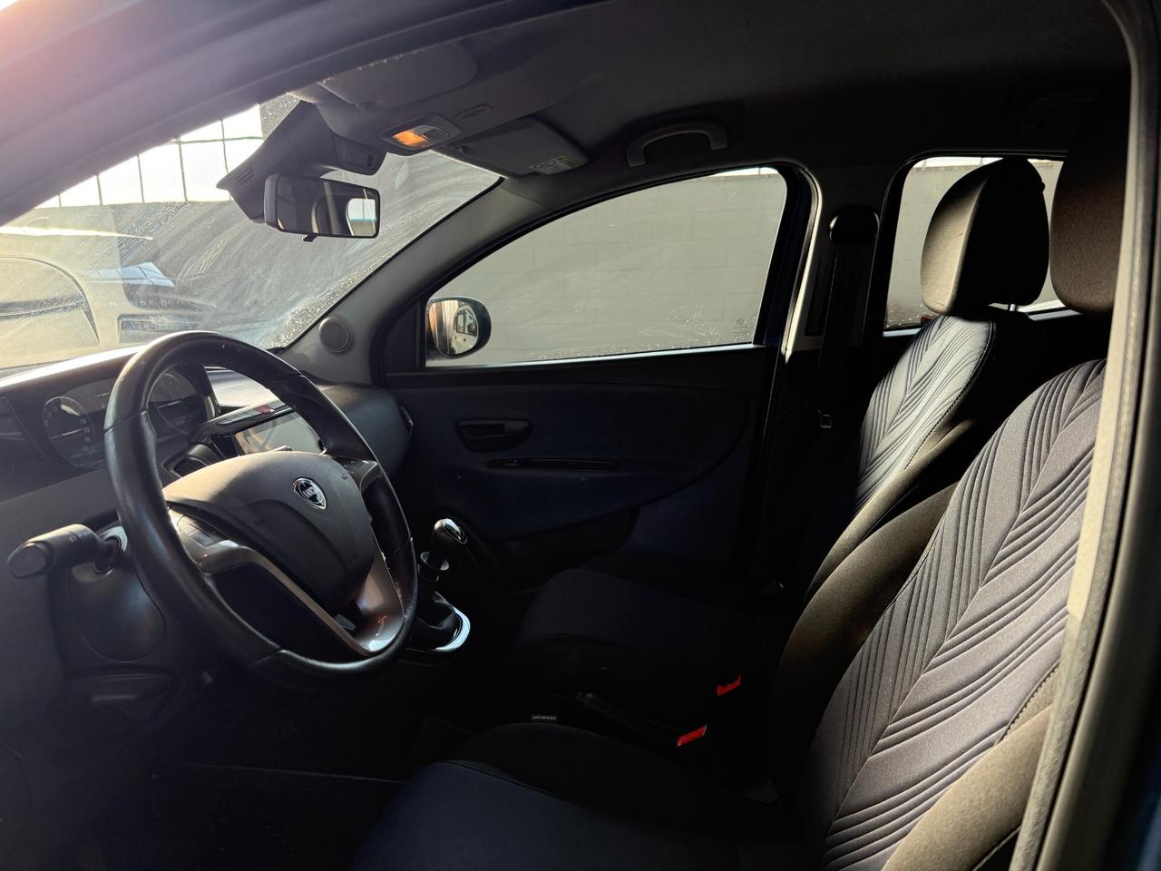 Lancia Ypsilon 1.0 FireFly 5 porte S&S Hybrid Gold