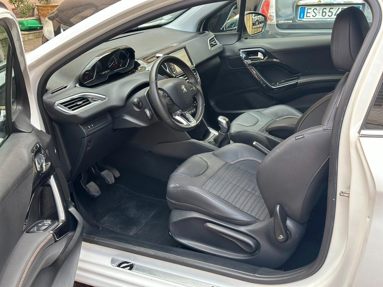 Peugeot 208 1.2 VTi CV 82 OK neopatentati