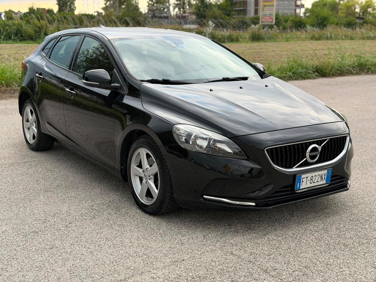 Volvo V40 2.0 diesel 2019 D2 R-design
