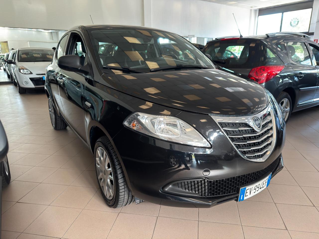Lancia Ypsilon 0.9 TwinAir 85 CV 5 porte Metano Ecochic Gold - NEOPATENTATI