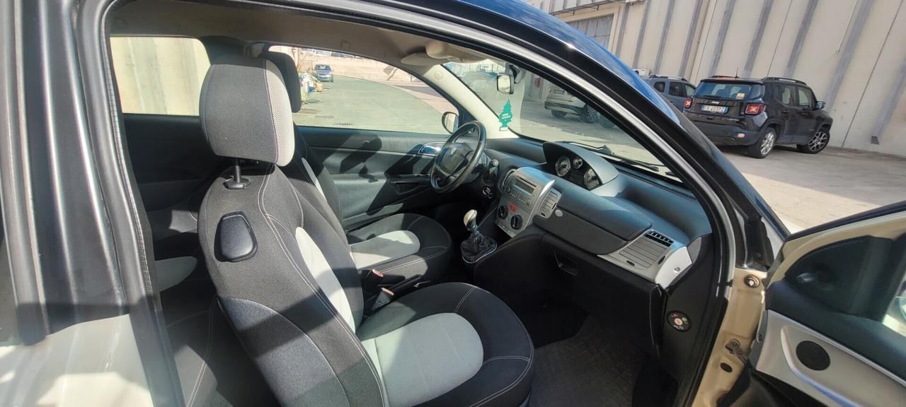 Lancia Ypsilon 1.2 Momo Design