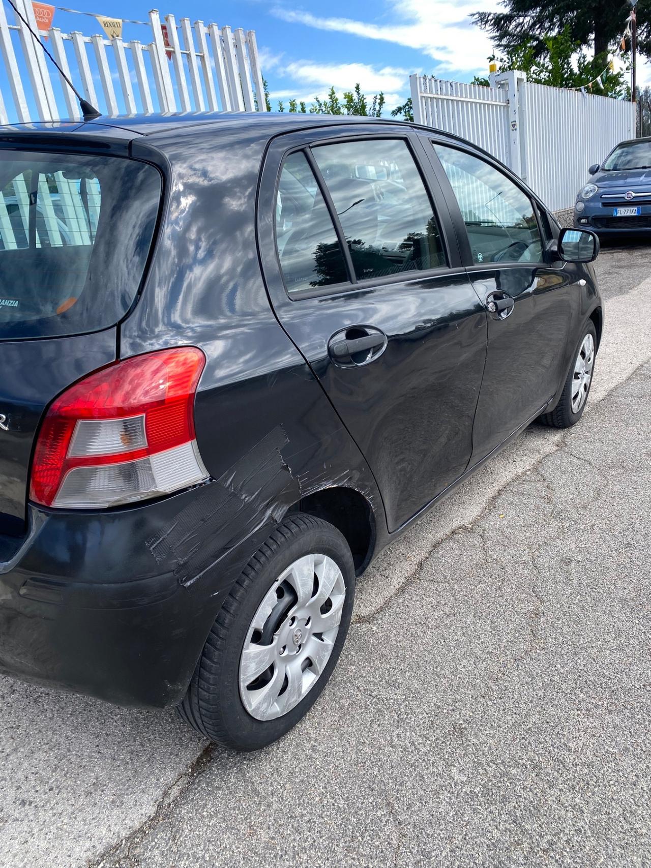 Toyota Yaris 1.0 5 porte