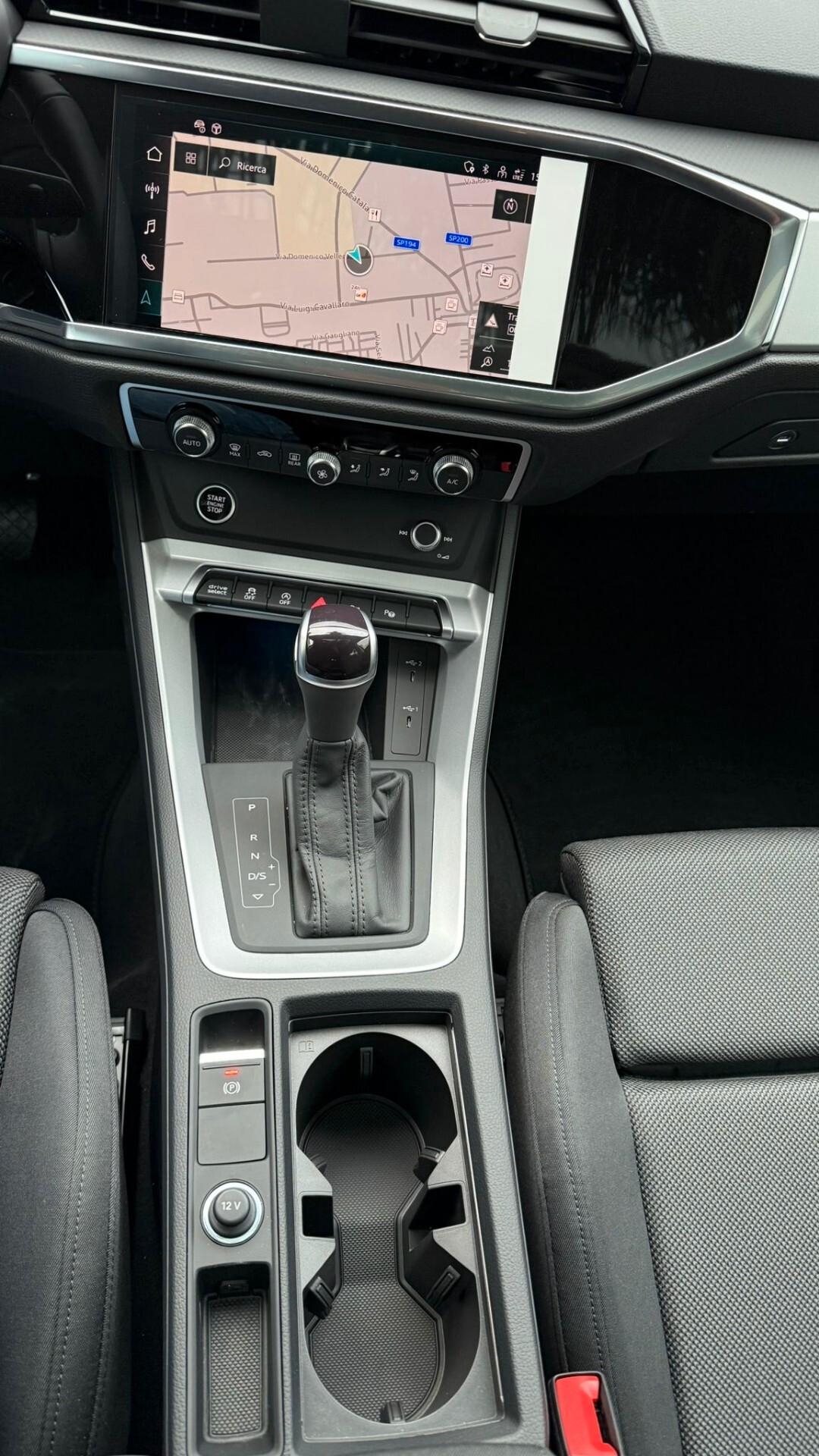 AUDI Q3 SPB 35 TDI IDENTITY BLACK KM0 2024 TETTO APRIBILE