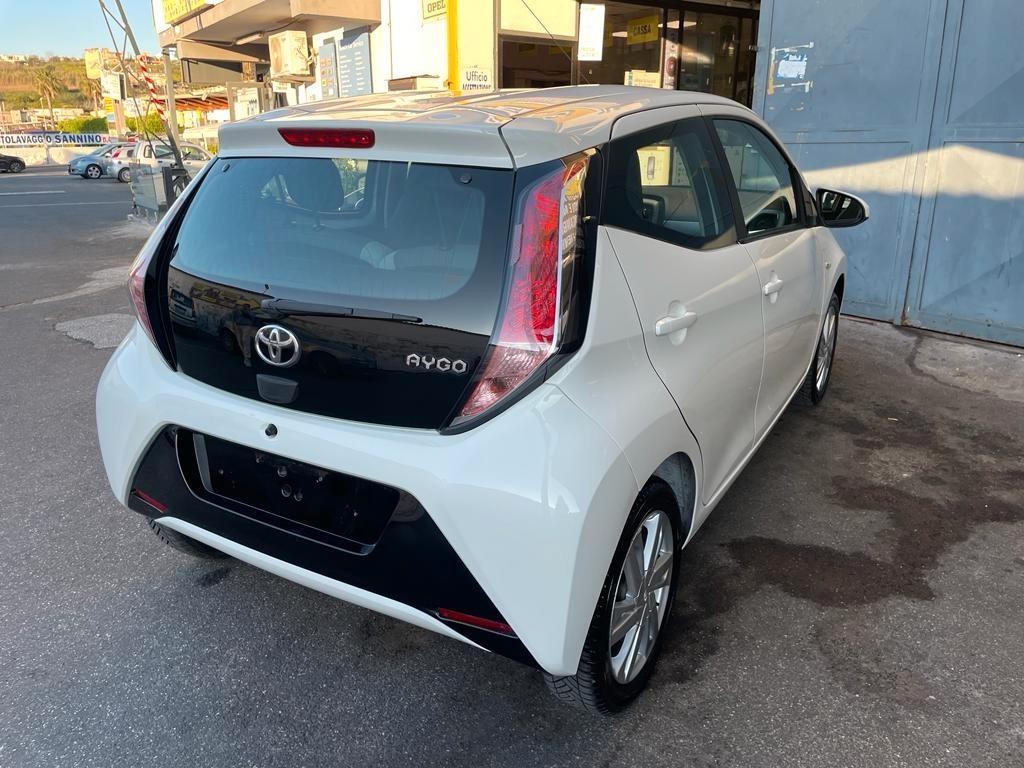 Toyota Aygo x-clusiv 1.0 VVT- 2014