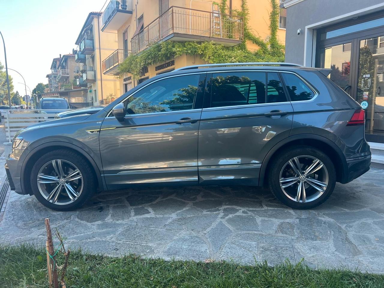 VW TIGUAN 2.0 TDI SCR DSG AD. BlueM. Techn. R-LINE PACK