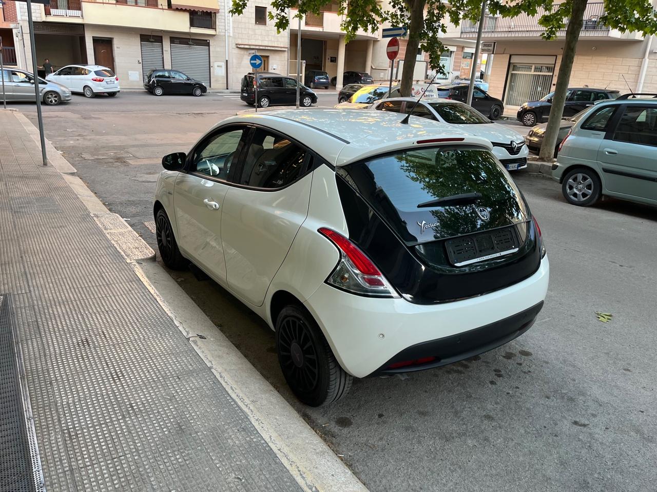 Lancia Ypsilon 1.2 69 CV 5 porte S&S Gold