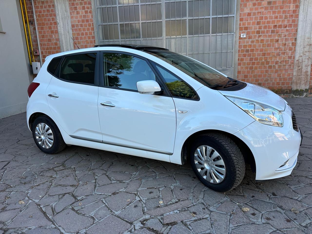 Kia Venga 1.4 CVVT Cool. 79000 KM