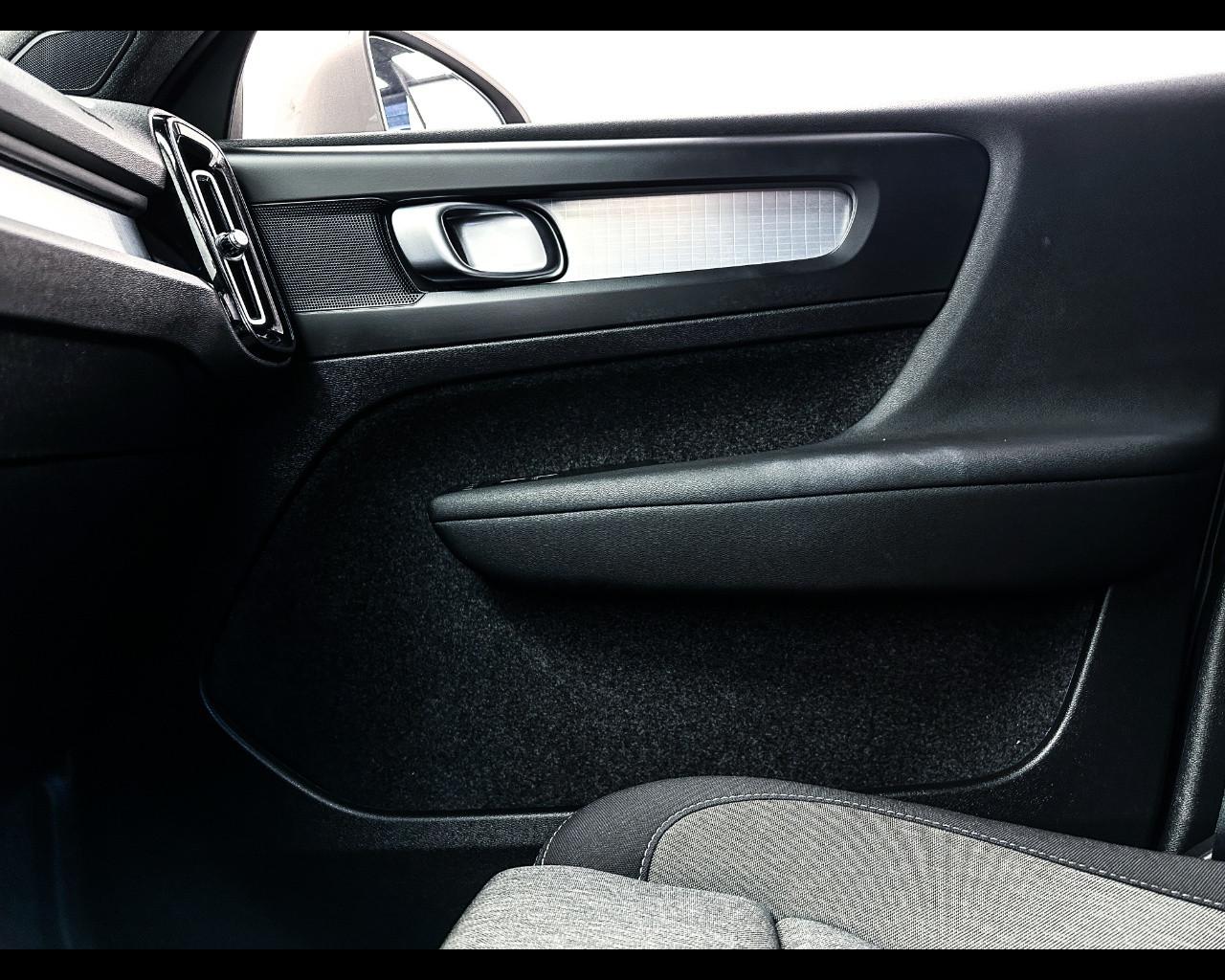 VOLVO XC40 (2017-->) - XC40 B3 automatico Core