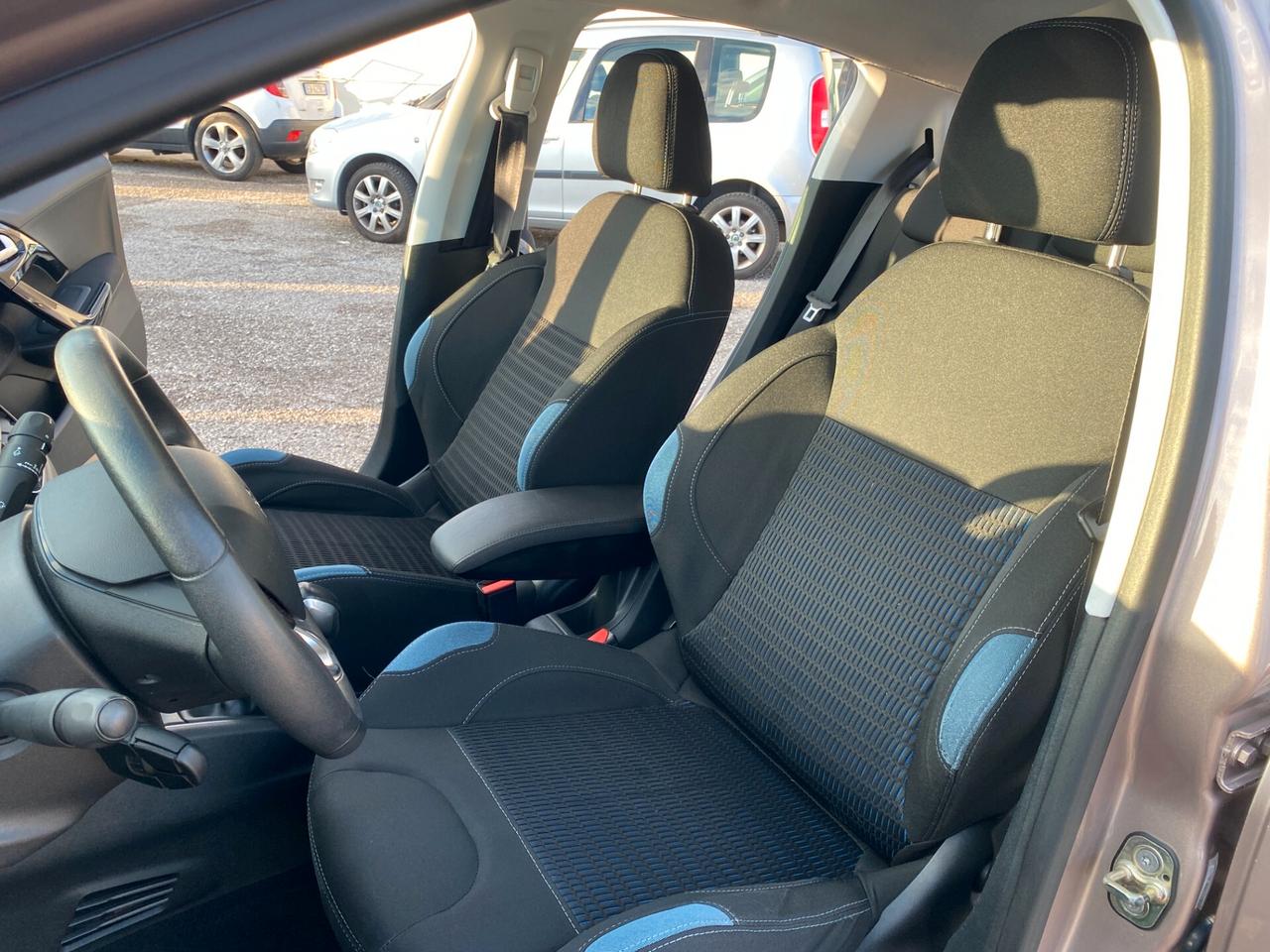 Peugeot 208 1.4 HDi 68 CV 5 porte Allure