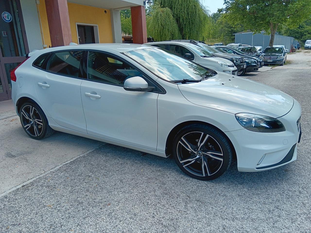 Volvo V40 2.0 D2 120CV R DESIGN NUOVISSIMA
