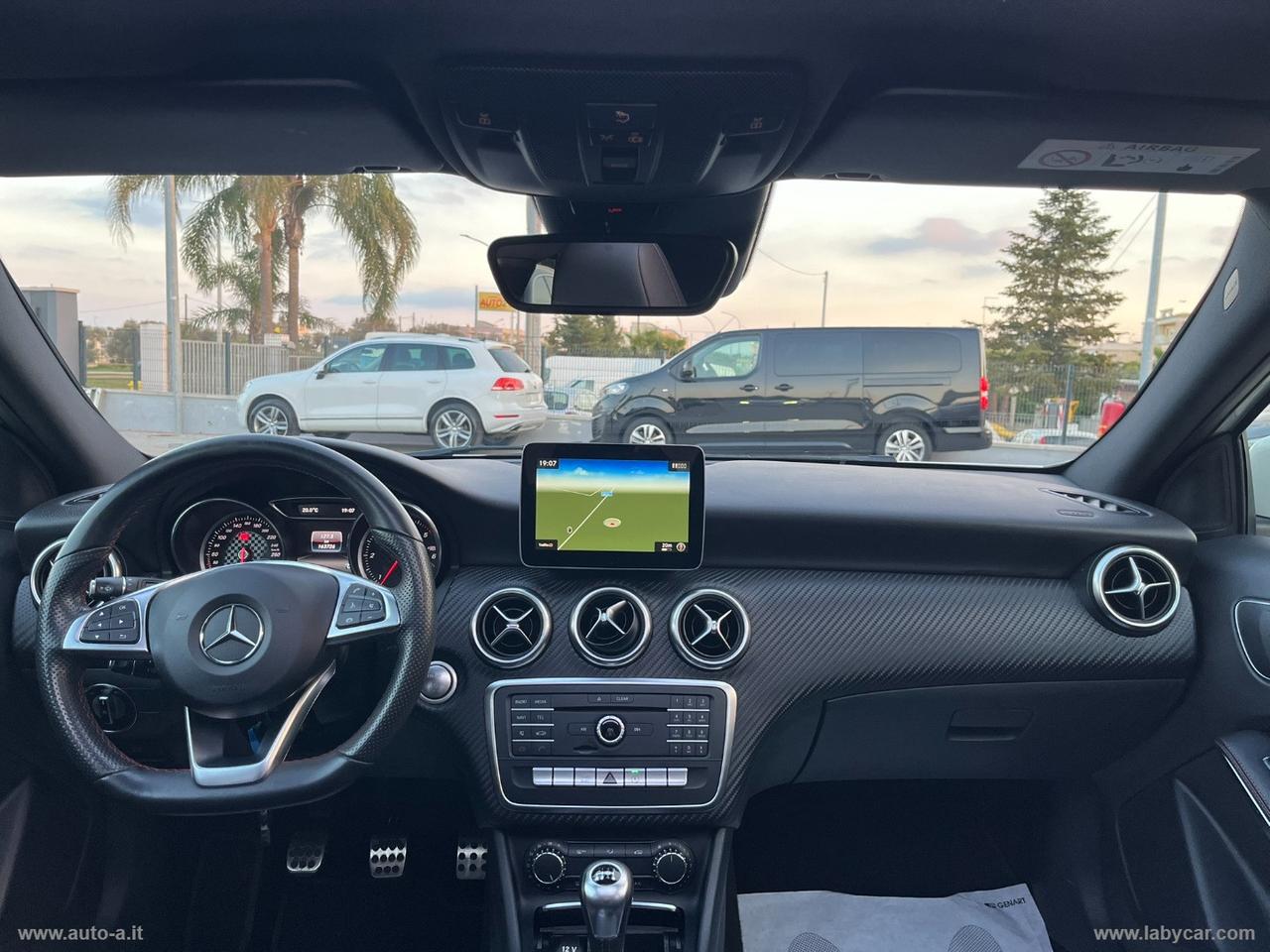 MERCEDES-BENZ A 200 d Premium