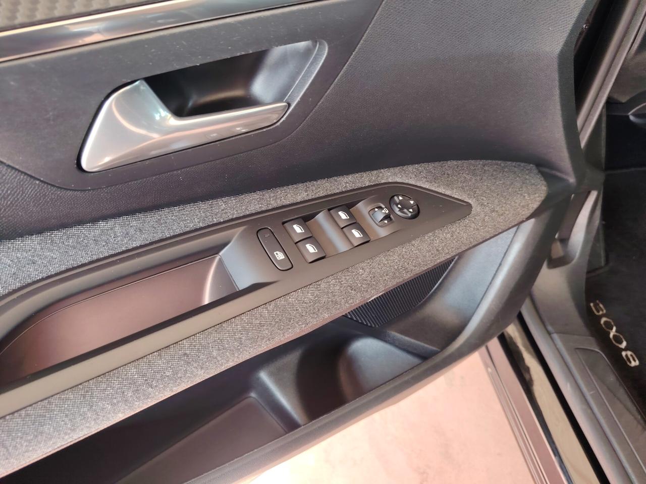 Peugeot 3008 BlueHDi 130 S&S EAT8 2021