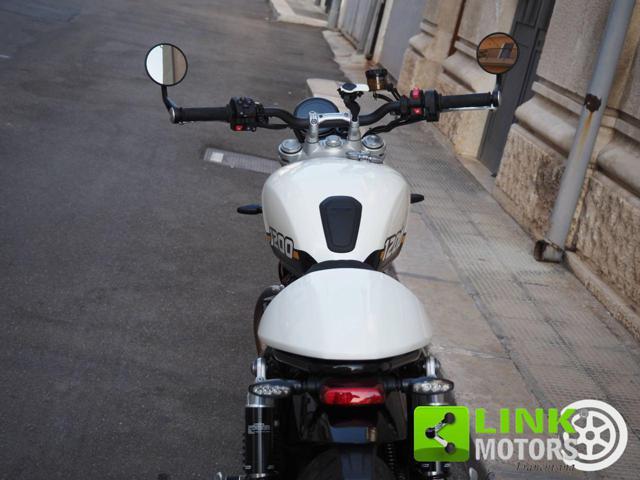 TRIUMPH Speed Twin 1200