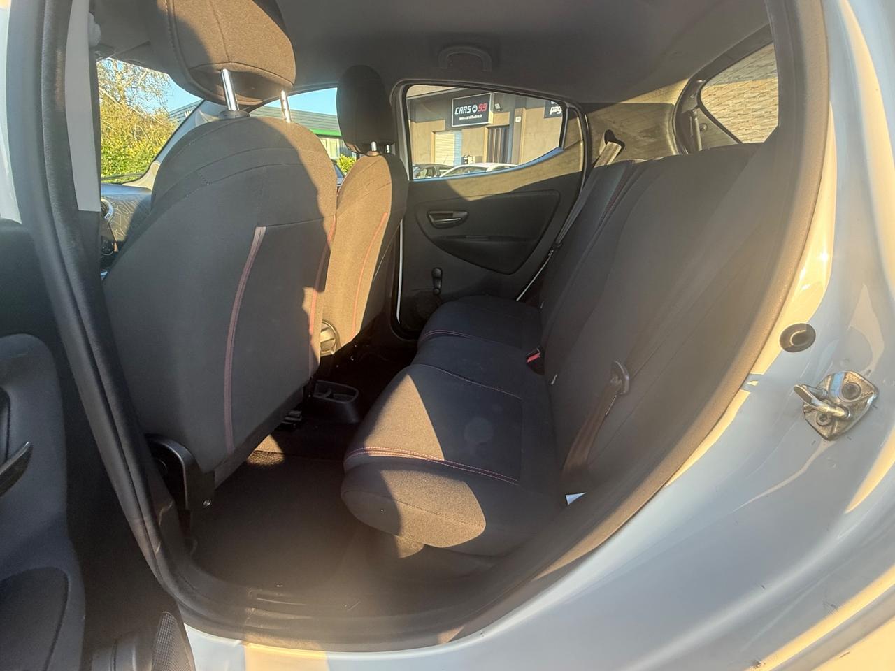 Lancia Ypsilon 0.9 TwinAir 85 CV 5 porte Metano Ecochic Elefantino