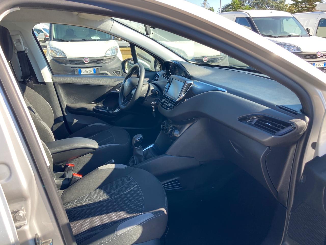 Peugeot 208 1.2 VTi 82 CV 5 porte Km 79000 NEOPATENTATI