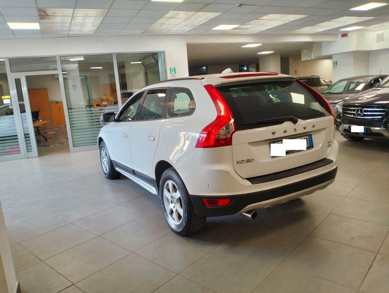 Volvo XC60 2.4d Momentum fwd 175cv