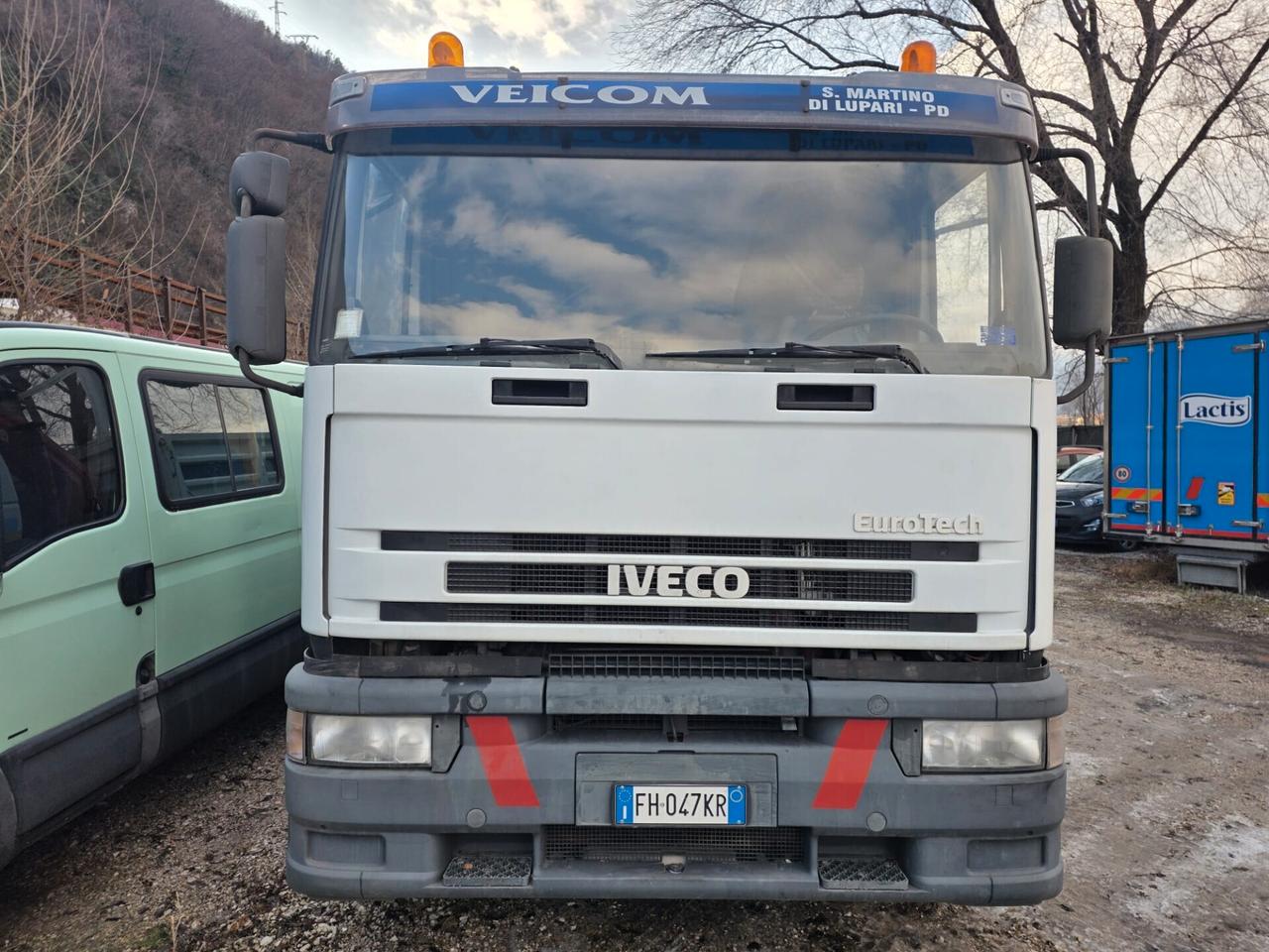 Iveco Eurotech con ribaltabile e gru