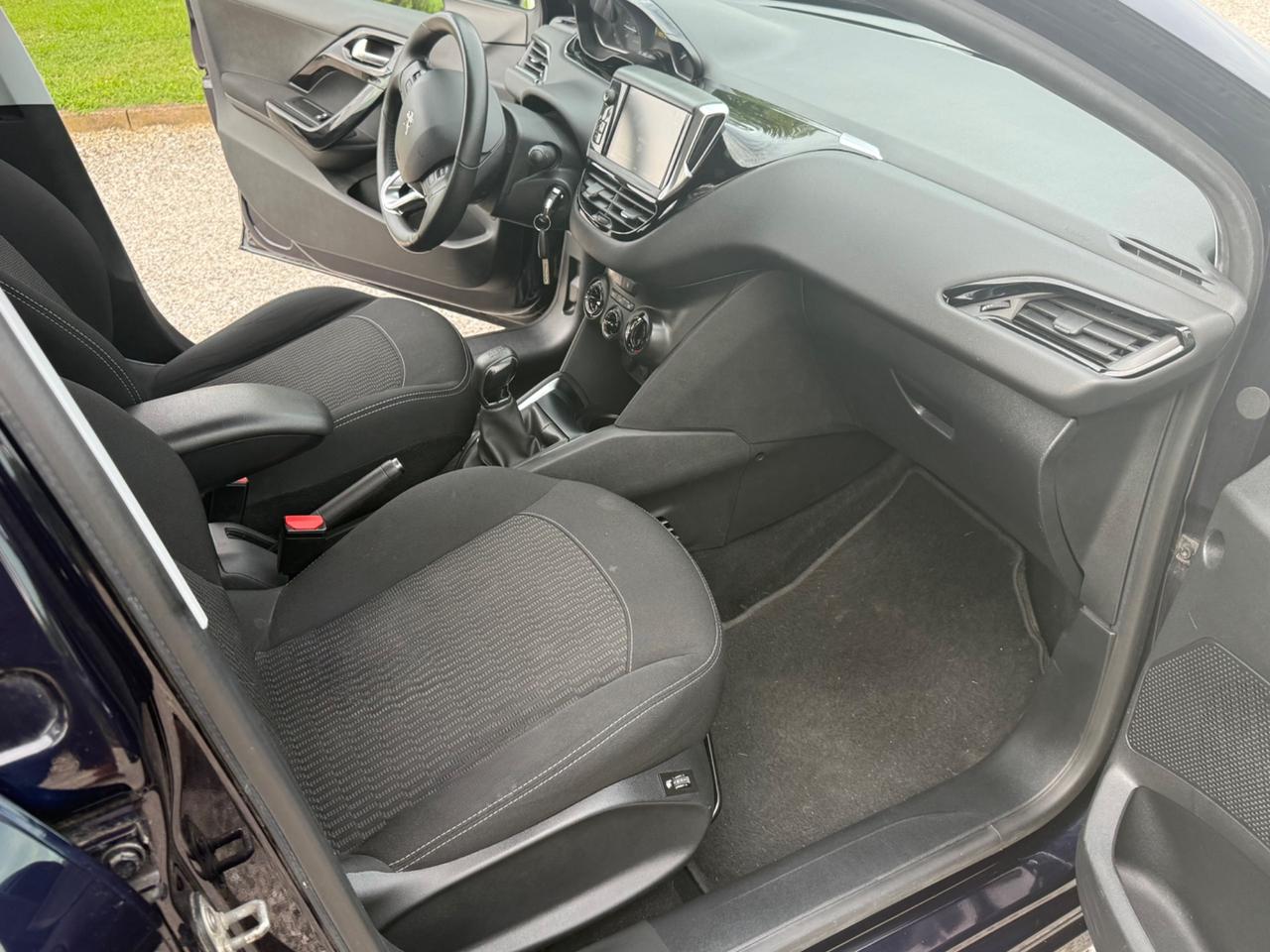 Peugeot 208 PureTech 82 5 porte Active PASSAGGIO INCLUSO