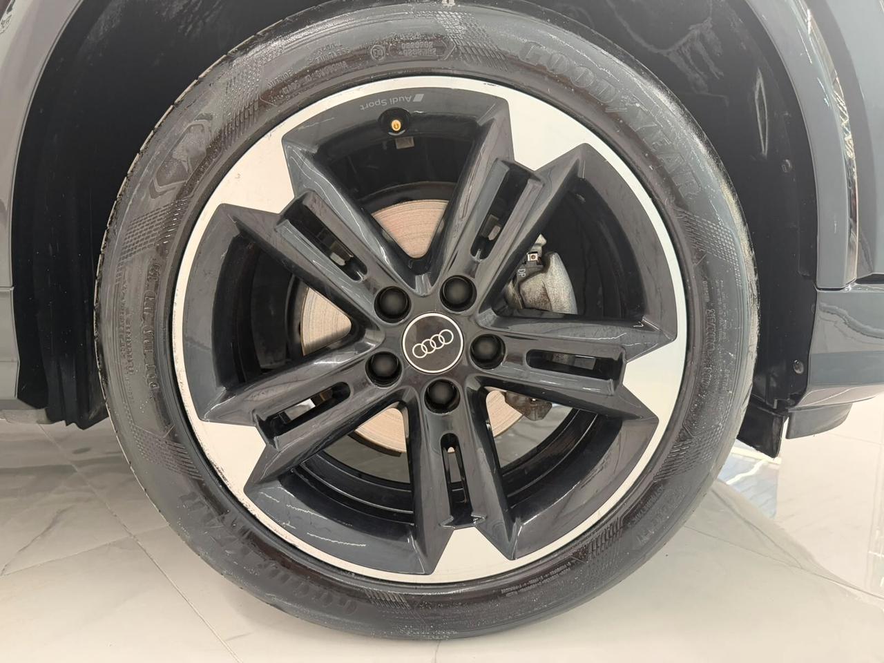 Audi Q2 30 TDI S line S tronic Identity Black