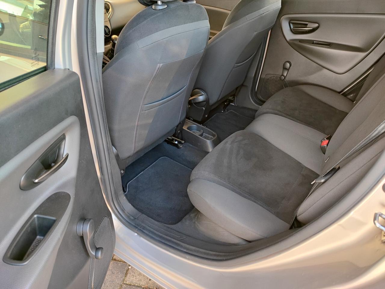 Lancia Ypsilon con 26 Euro 450 km