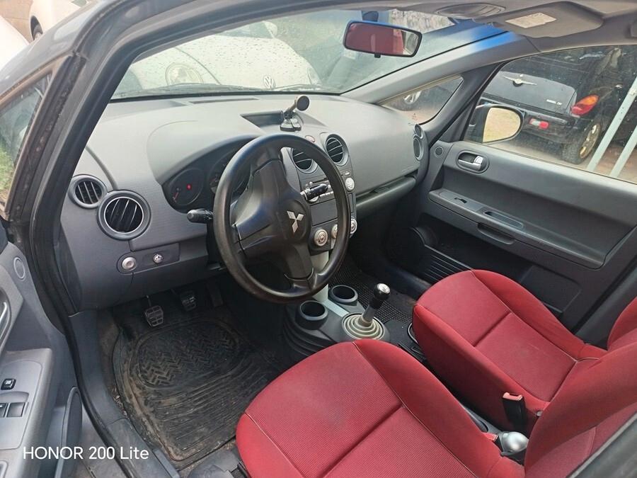 Mitsubishi Colt 1.3 16V 5p. Invite