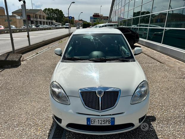 Lancia y 1.2 benzina con impianto metano