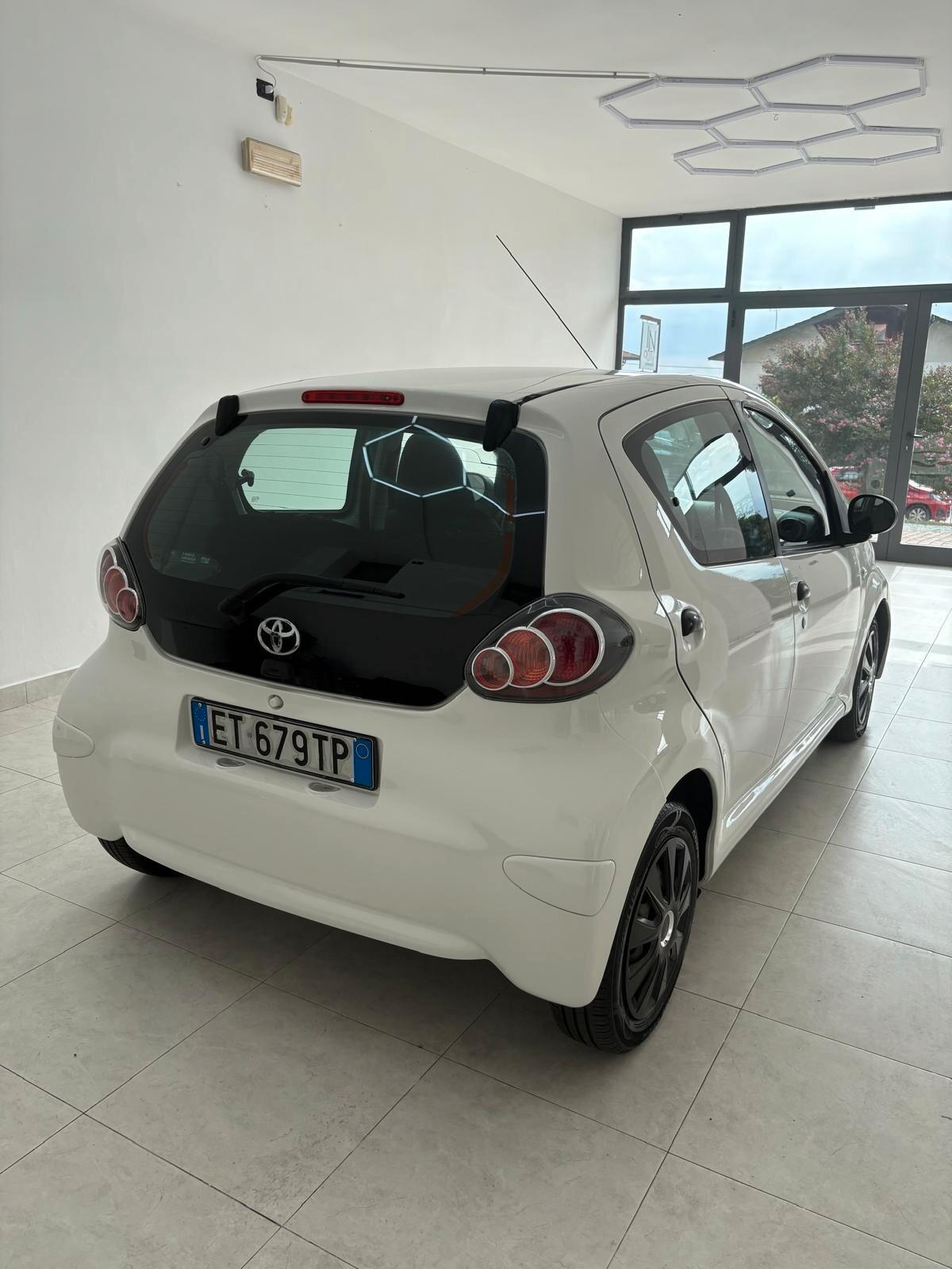 Toyota Aygo 1.0 12V VVT-i 5 porte Cool Soda Connect