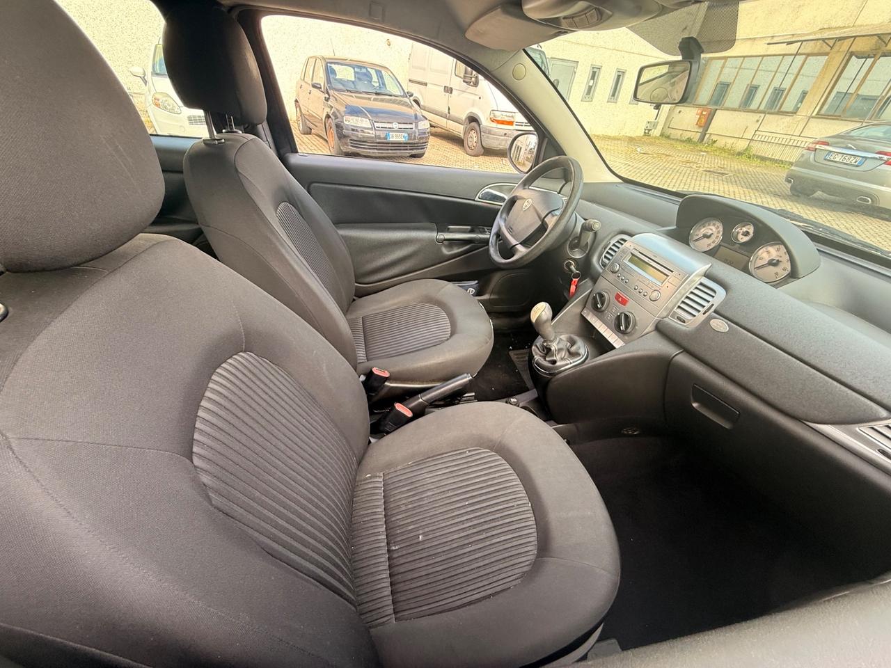 Lancia Ypsilon 1.3 MJT 75 CV Platino