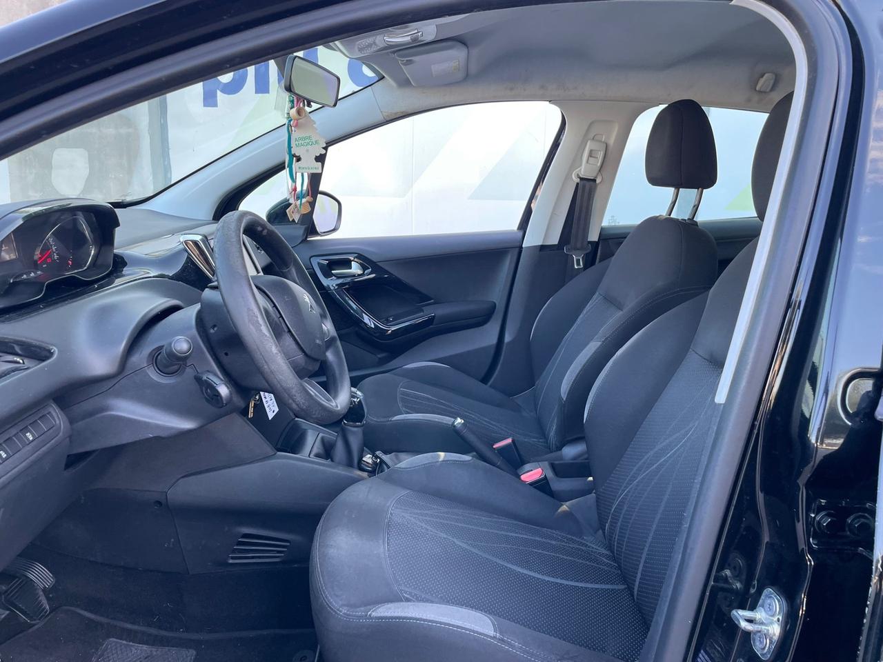 Peugeot 208 1.4 HDi 68 CV 5 porte in perfette condizioni