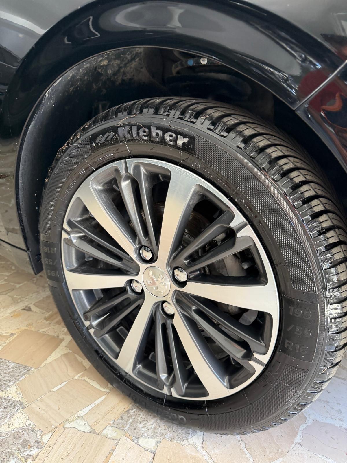 Peugeot 208 PureTech 82 5 porte Access