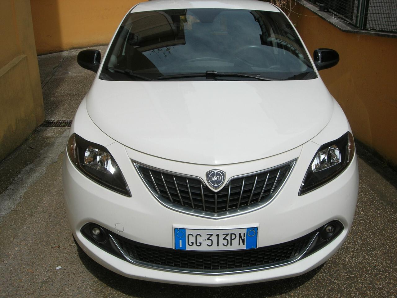 Lancia Ypsilon 1.0 FireFly 5 porte S&S Hybrid Ecochic Silver
