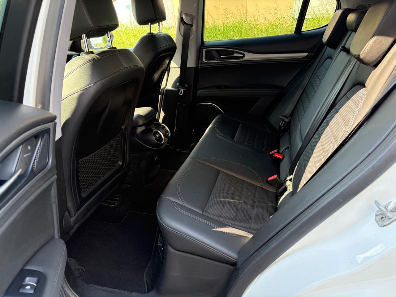 Alfa Romeo Stelvio 2.2 Turbodiesel 210 CV AT8 Q4 Business