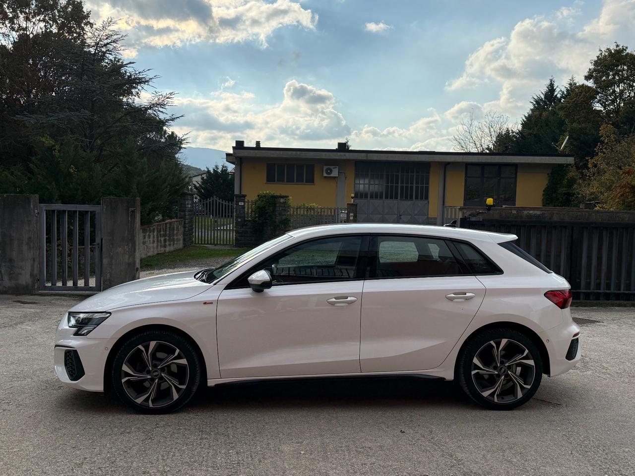 Audi A3 SPB 30 g-tron S tronic line edition