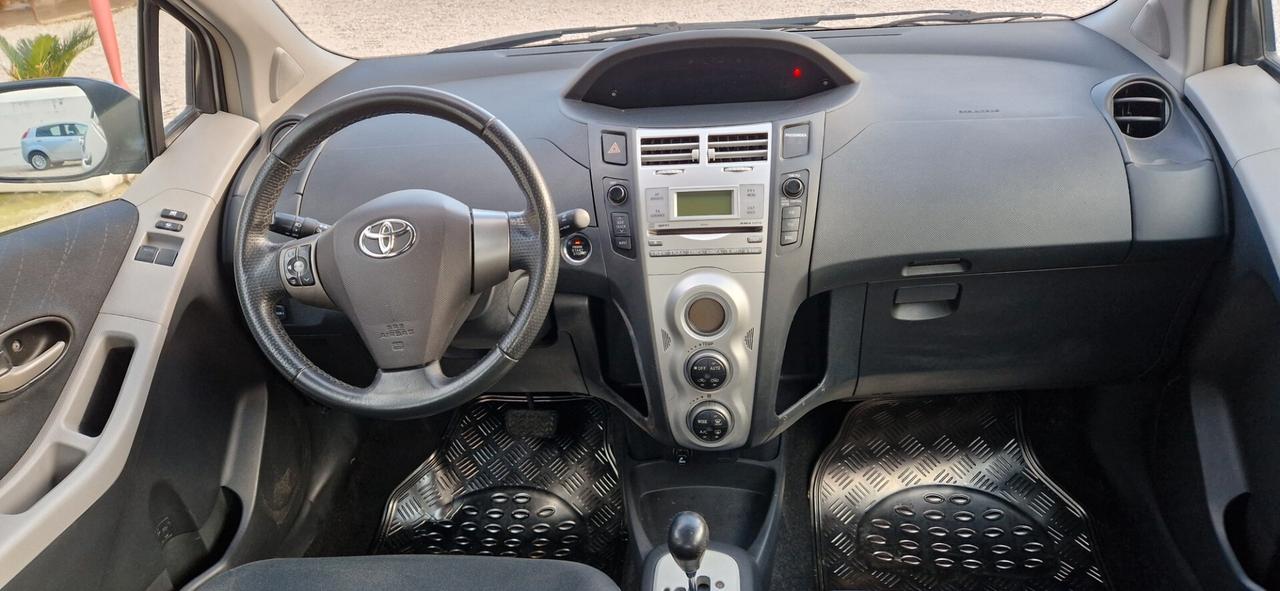 Toyota Yaris 1.3 5 porte Sol automatica