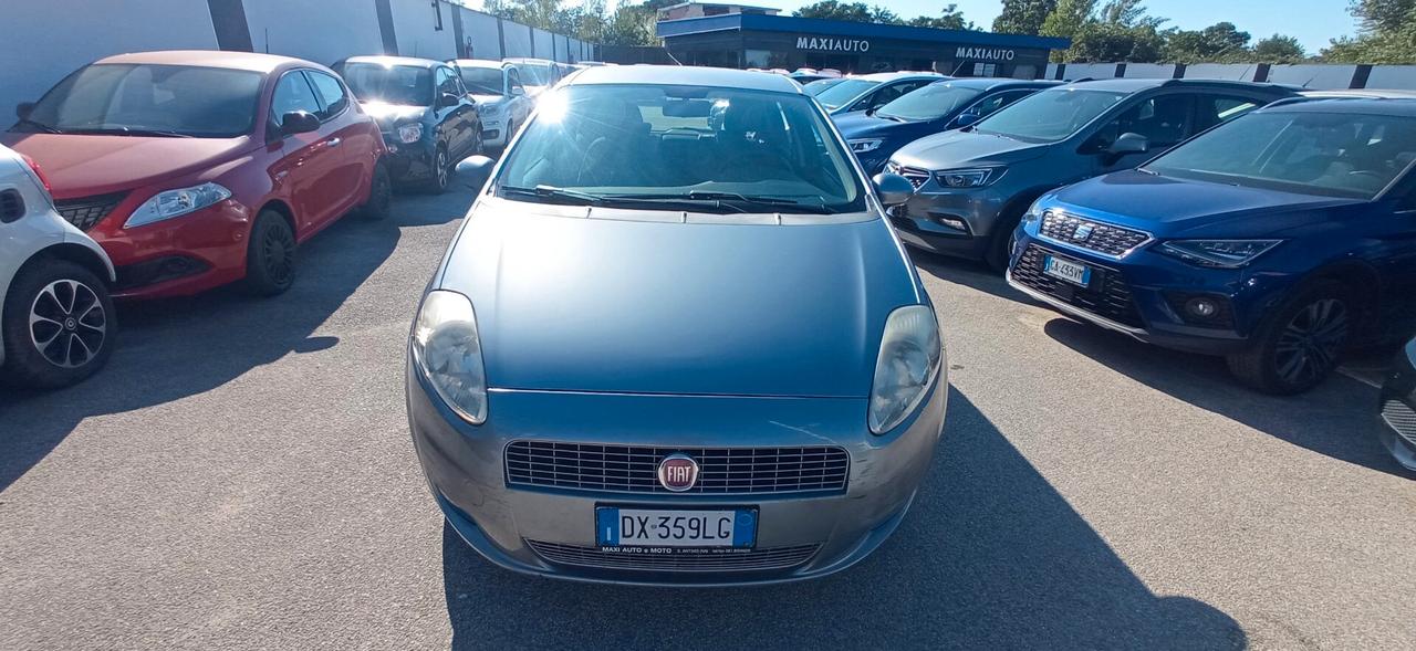 Fiat Grande Punto ENTRA E LEGGI