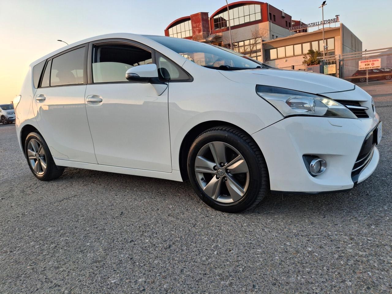 Toyota Verso 1.6 D-4D Style 7 Posti-TETTO-NAVIGATORE--