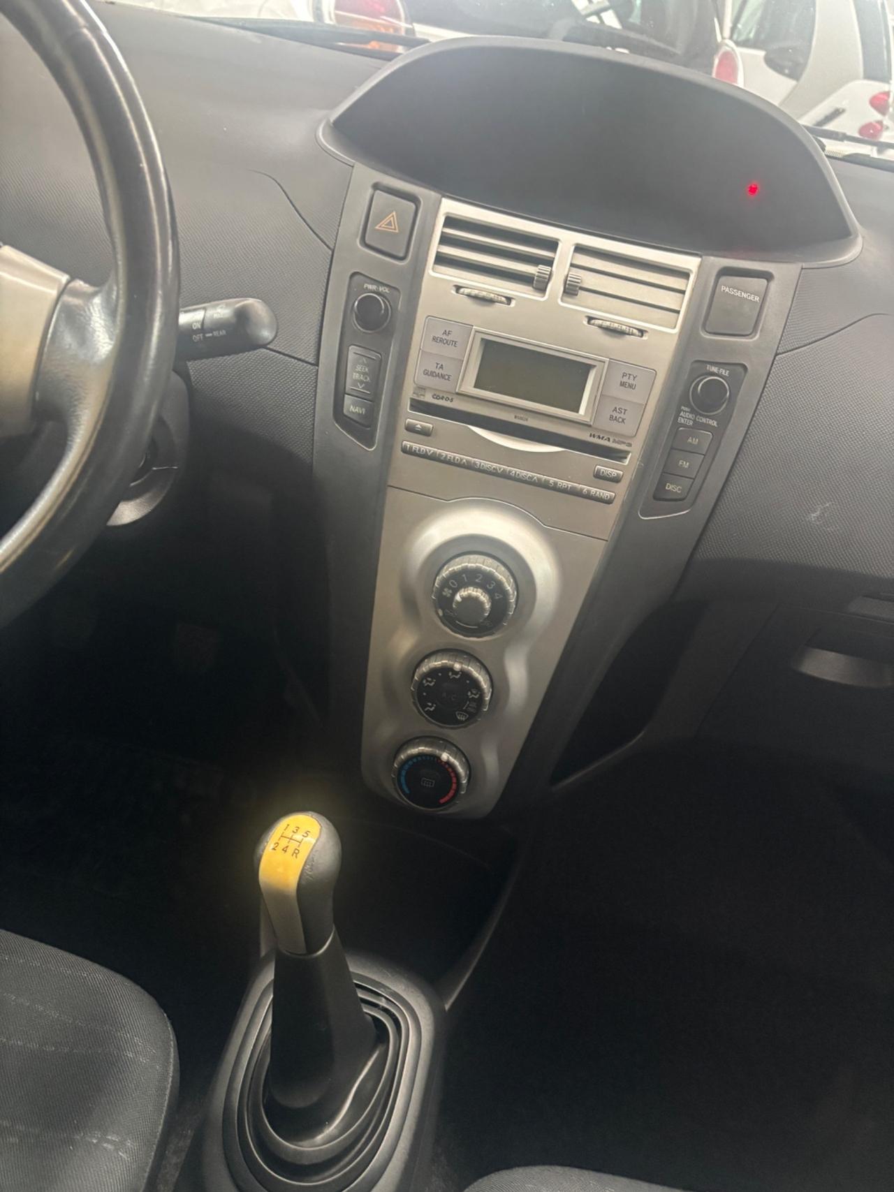 Toyota Yaris 1.0 5 porte Sol