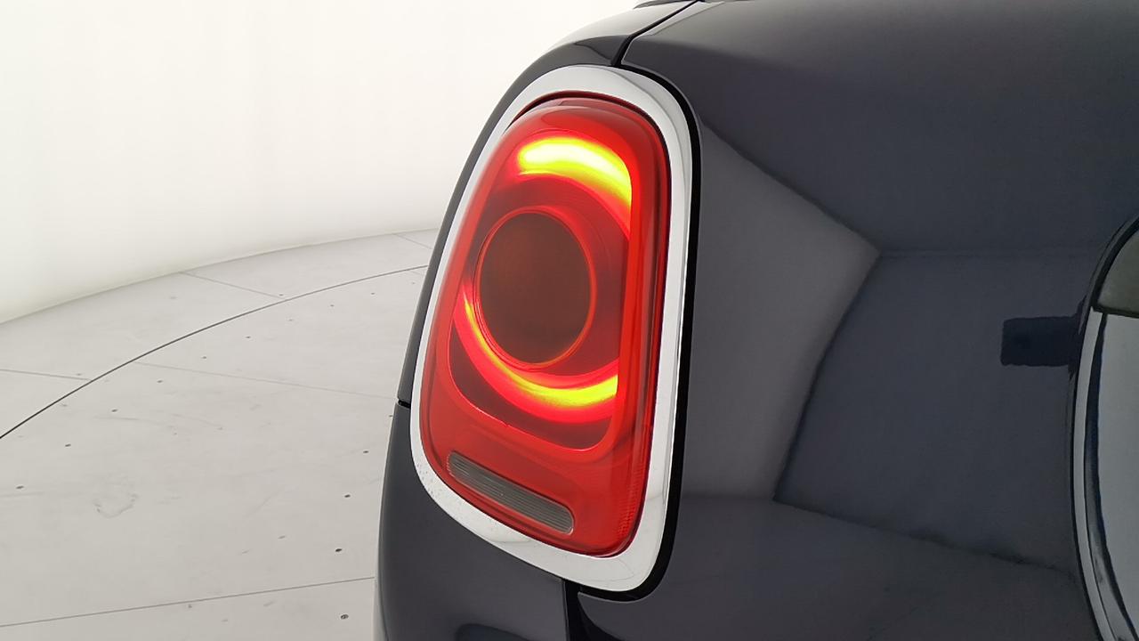 MINI Mini IV F55 2018 5p - Mini 5p 1.5 One Business 102cv auto