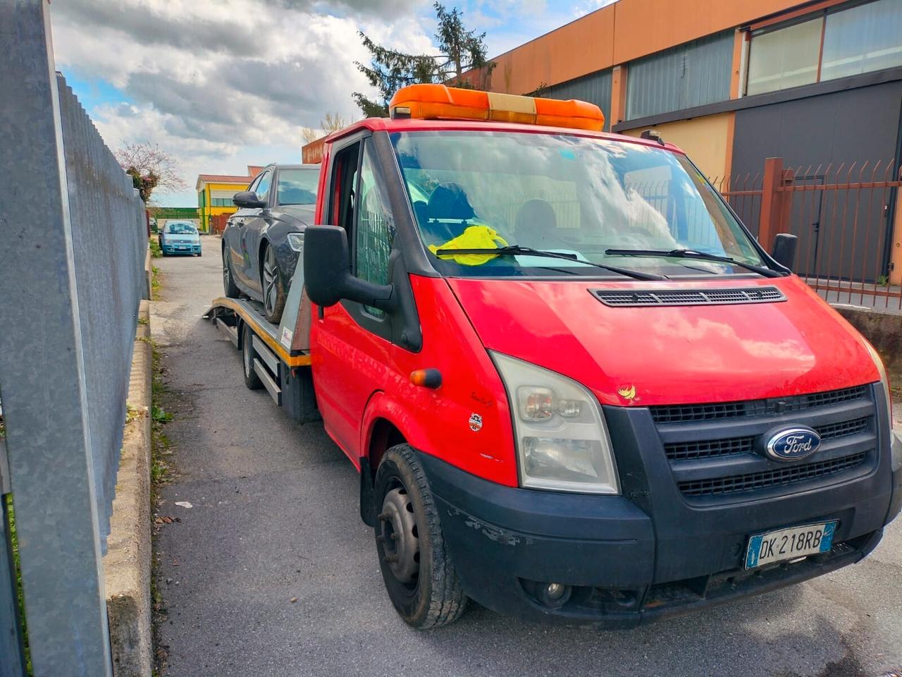 Carroattrezzi Ford Transit pianale fisso