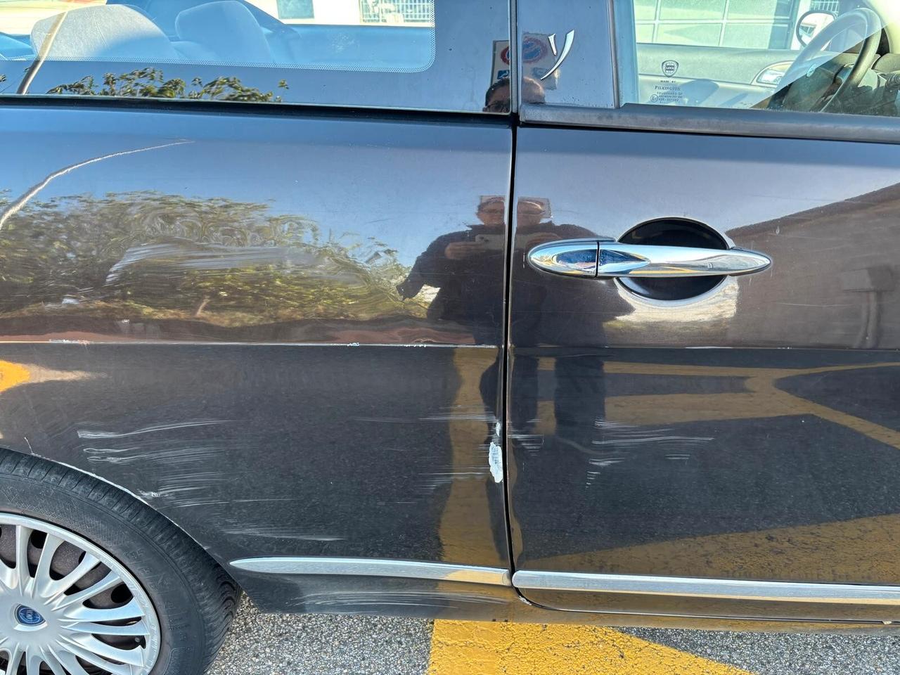 Lancia Ypsilon 1.3 MJT 75 CV Argento