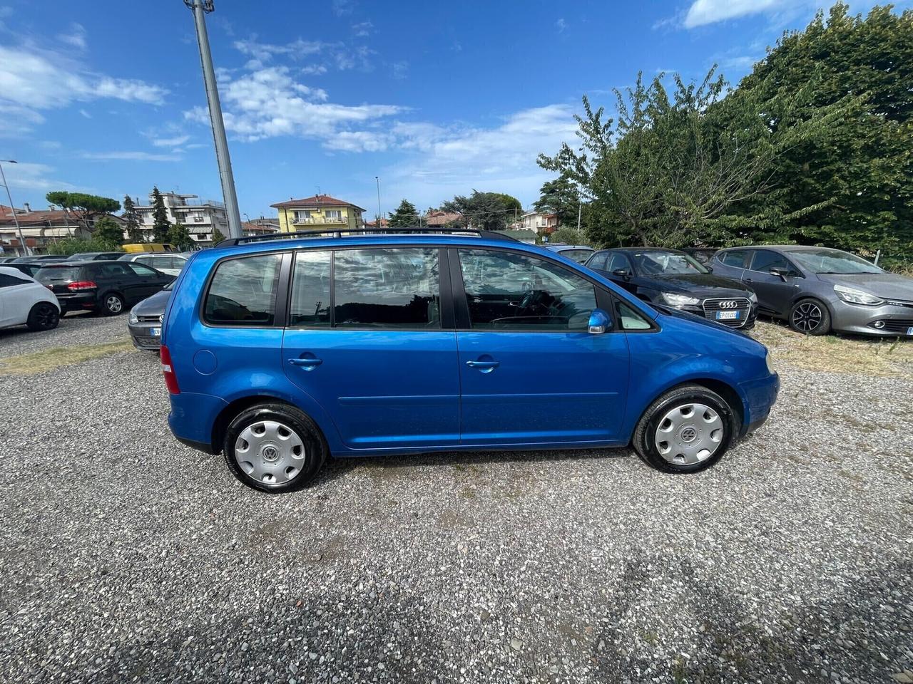 Volkswagen Touran 1.6 16V FSI Trendline 7 posti