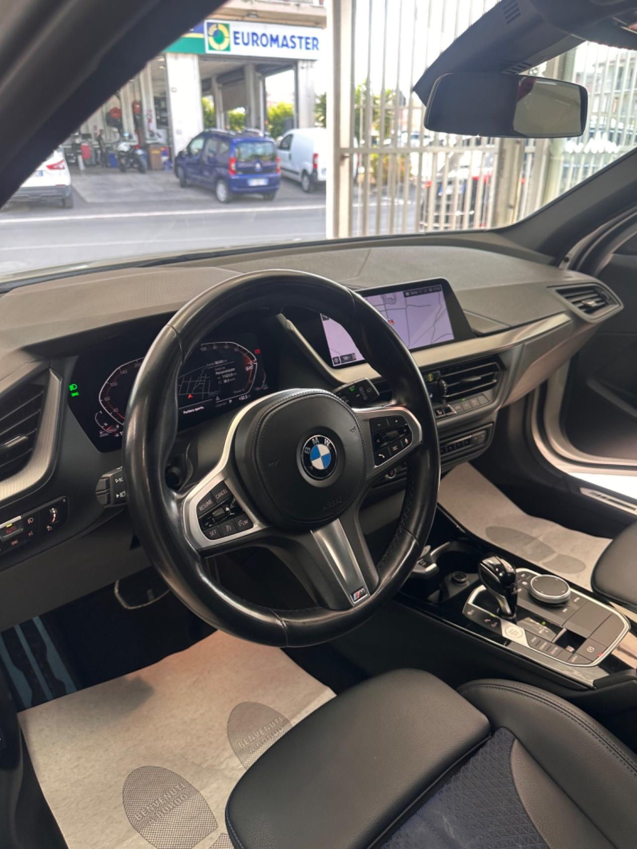 Bmw 118 118d 5p. Msport