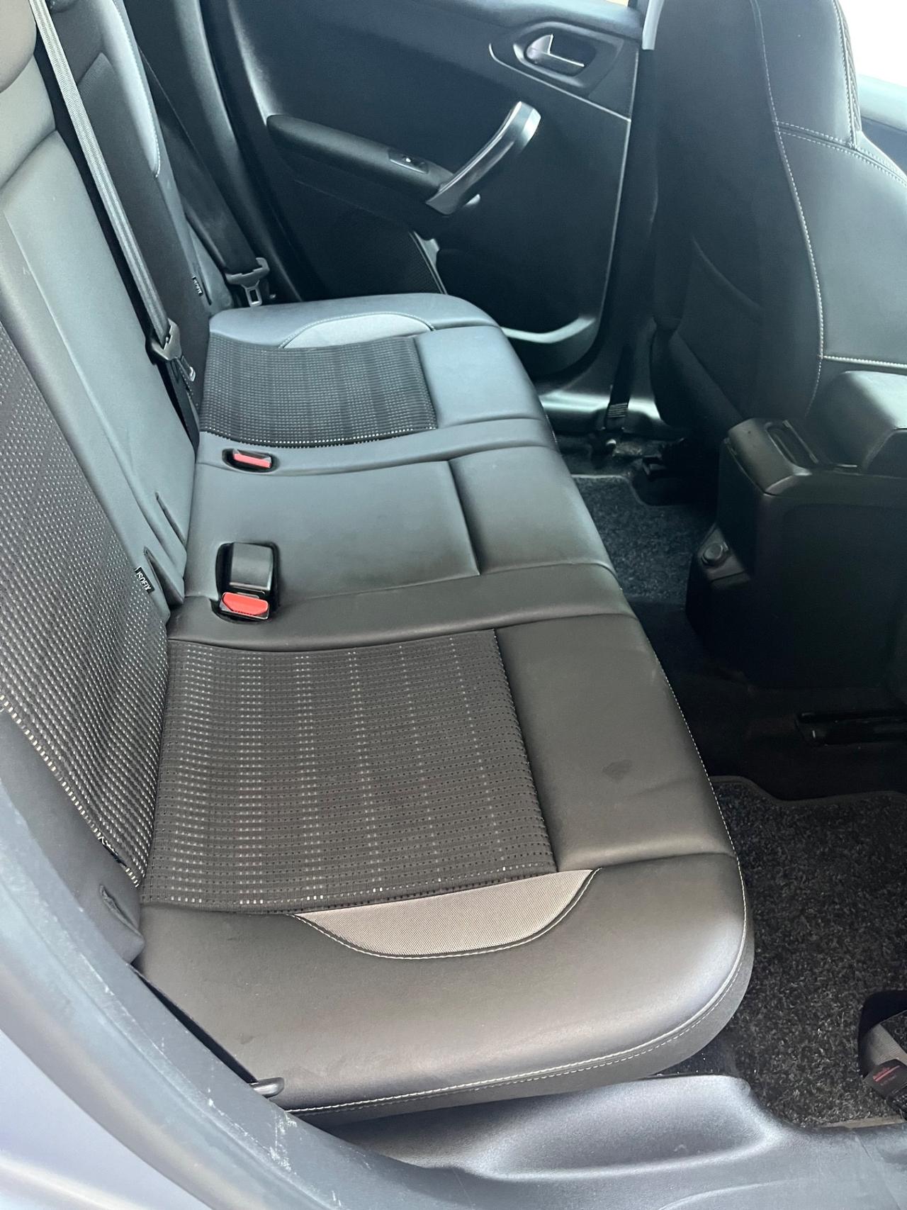 Peugeot 2008 BlueHDi 100 Allure