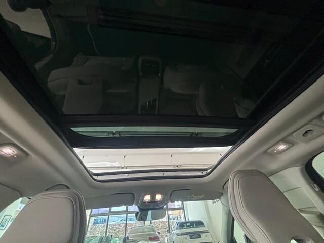 Volvo XC60 2.0d b4 Ultimate Dark awd 2024