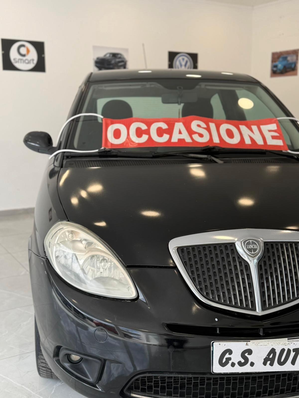 Lancia Ypsilon 1.3 MJT 75 CV Versus