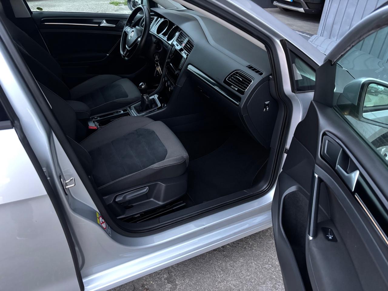 Volkswagen Golf 1.6 TDI. Highline. Garanzia 12mesi