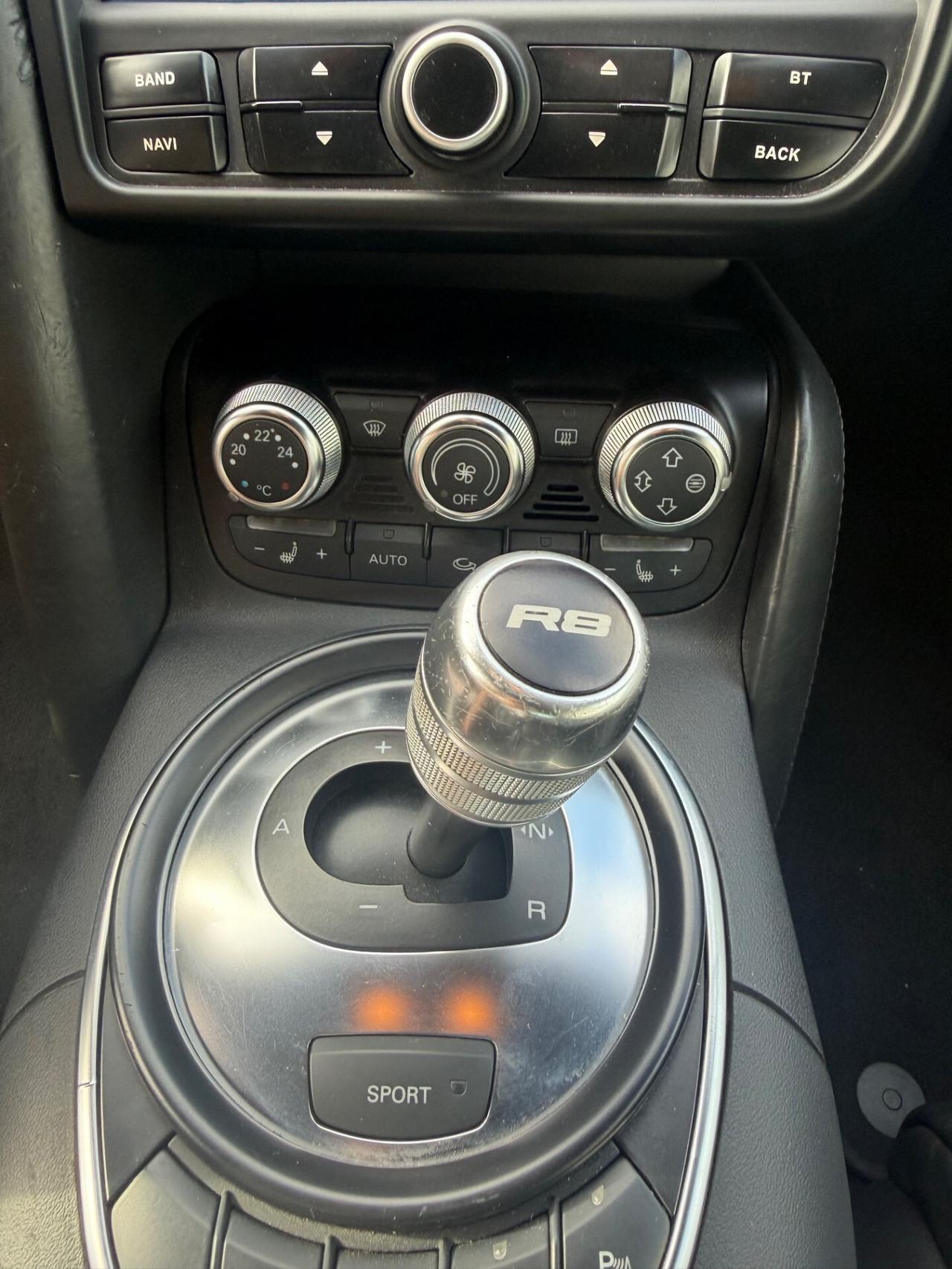 Audi R8 4.2 V8 FSI quattro R tronic