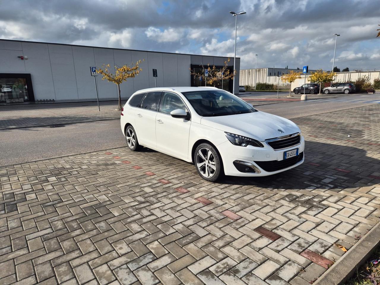 Peugeot 308 BlueHDi 150 S&S EAT6 SW Allure