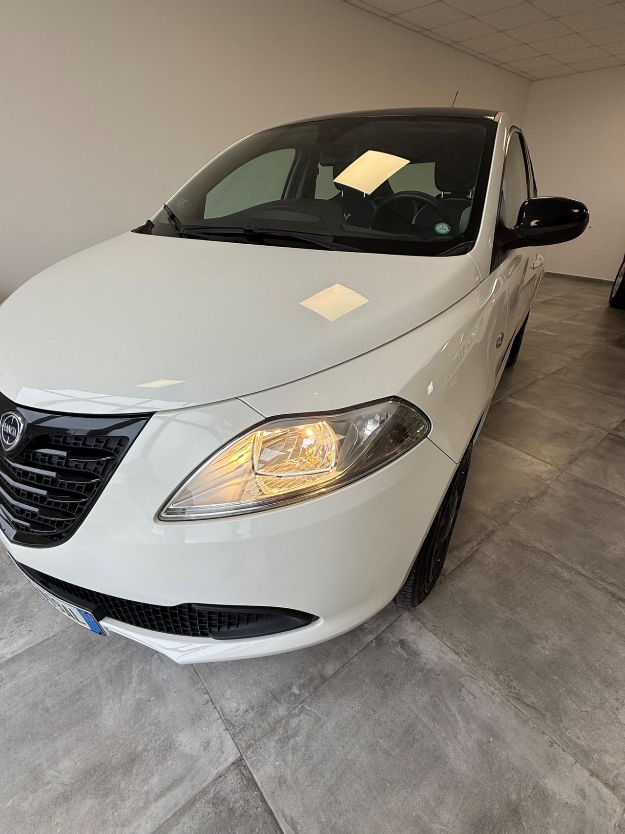 Lancia Ypsilon 0.9 TwinAir 85 CV 5 porte Metano Ecochic Gold